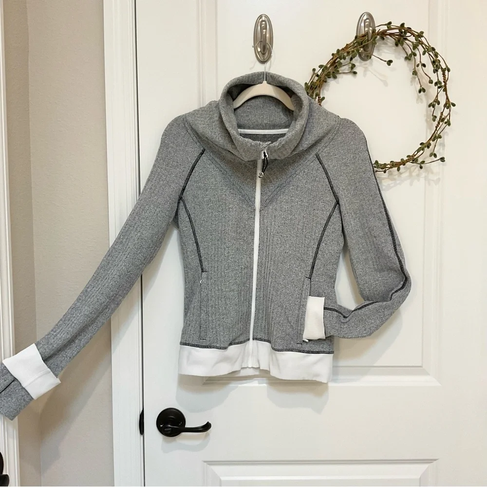 lululemon Be Present Jacket Heathered Herringbone Size 8, EUC